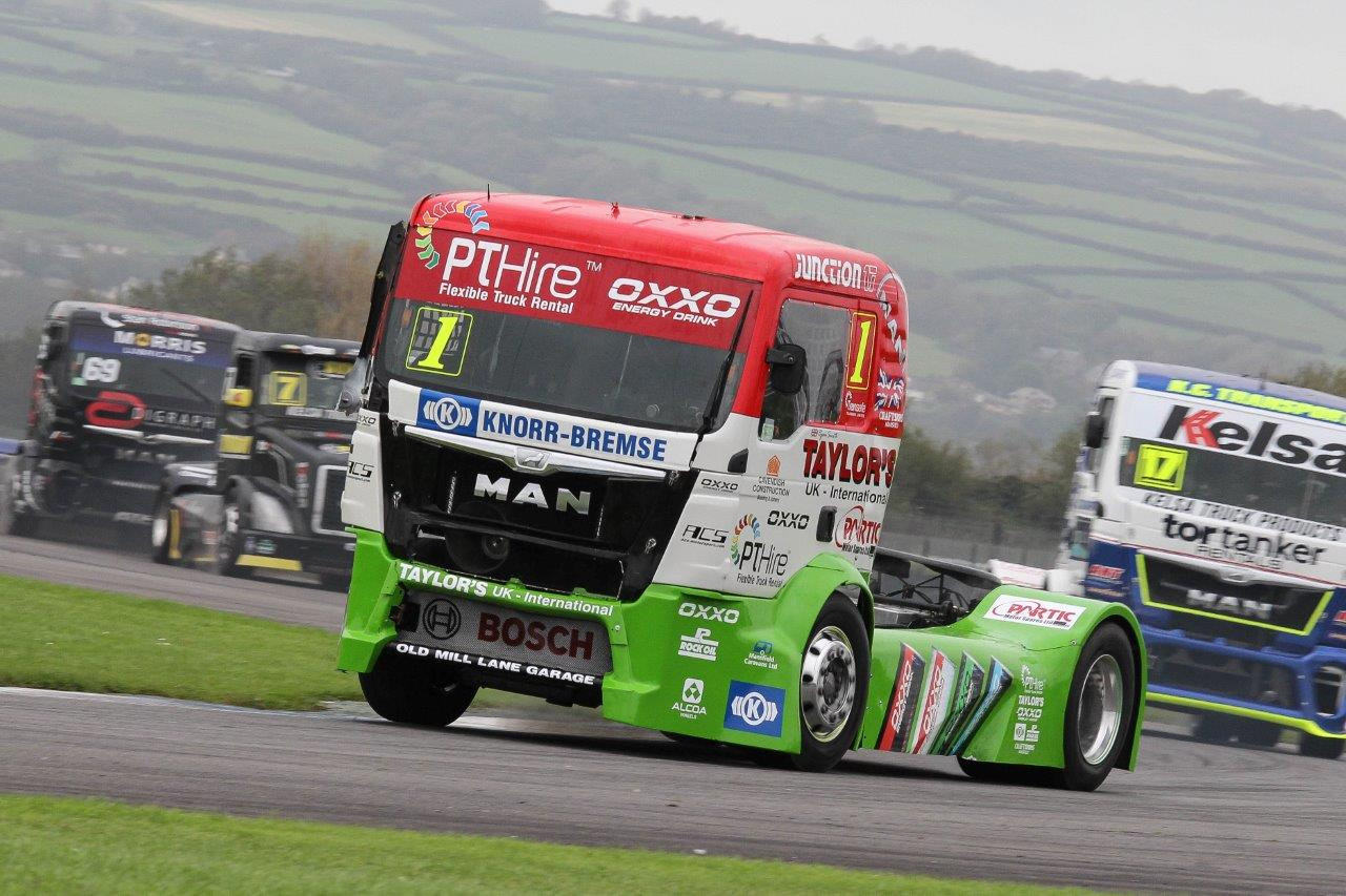 Az AMTS-en mutatja be Európa-bajnoki esélyes versenykamionját az OXXO Hungary Truck Racing Team