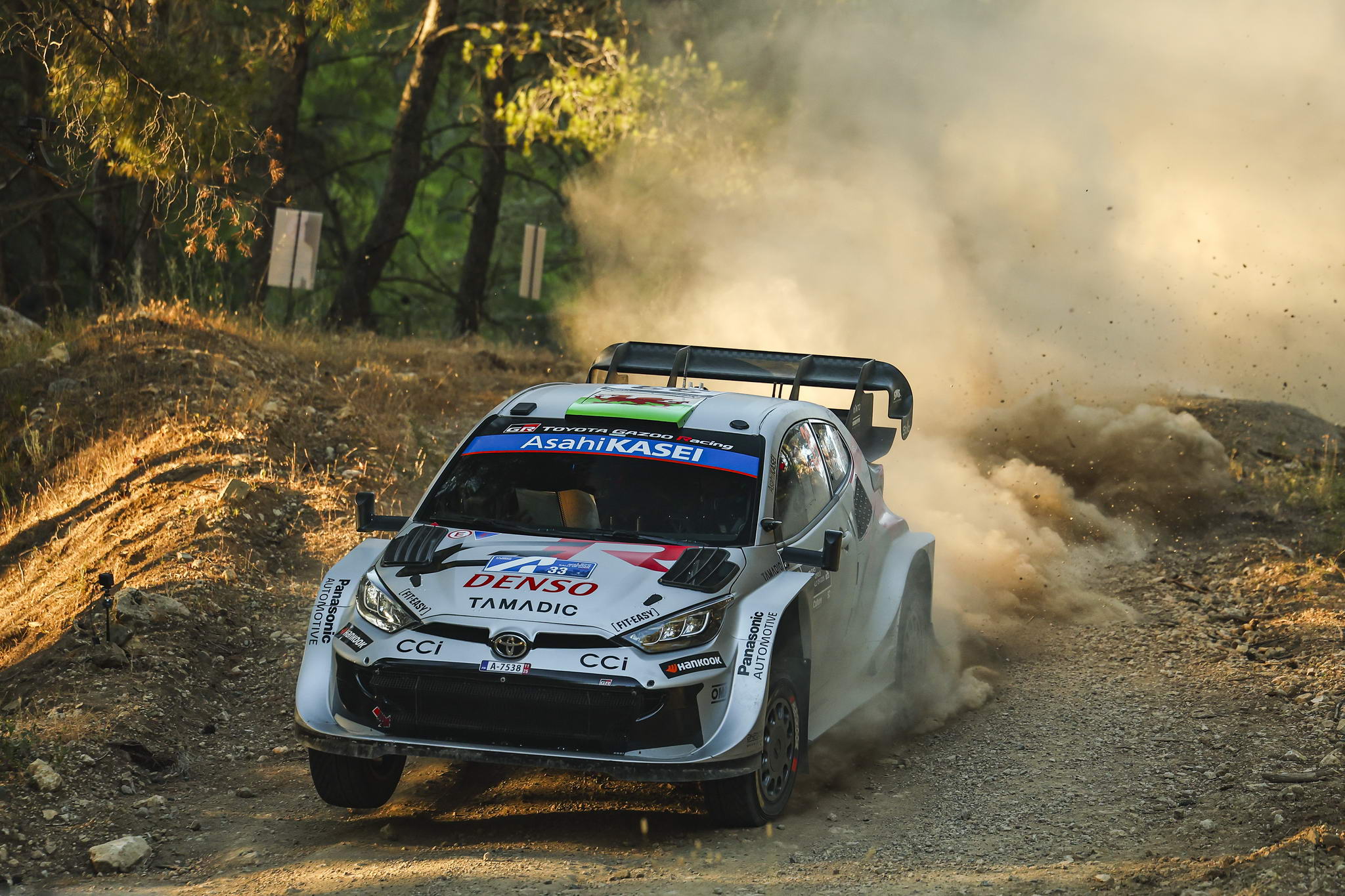 A Toyota Gazoo Racing vasárnapi győzelmét és összesített második helyét ünnepelte