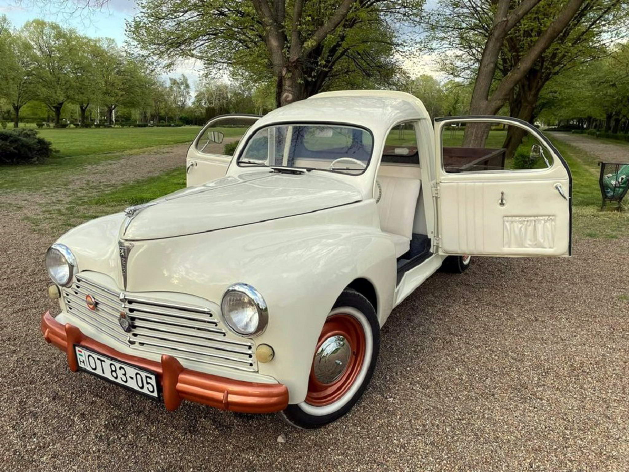Legenda platóval – gyönyörűen felújított Peugeot 203 pick-up