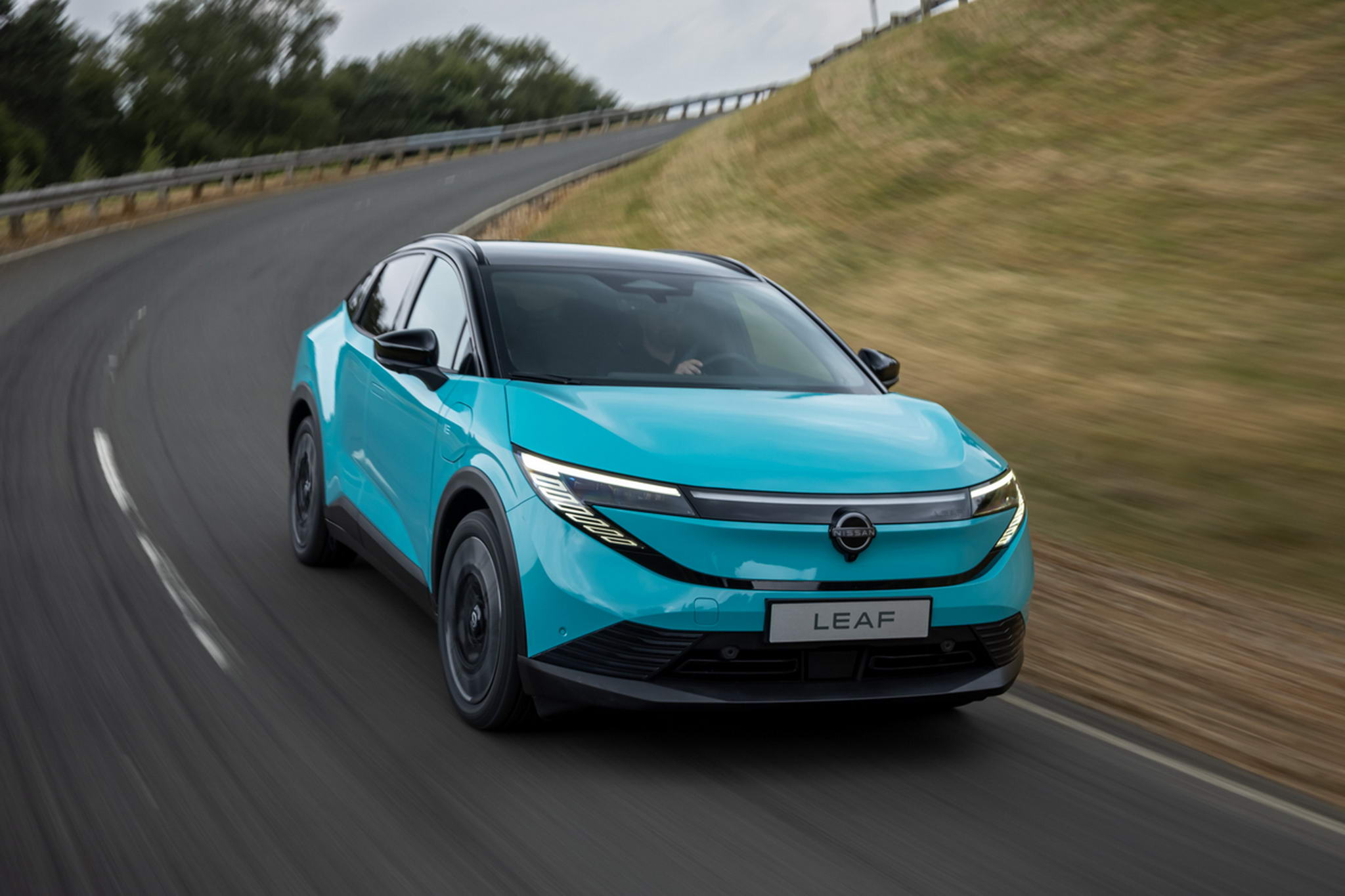 Az újragondolt ikon: A Nissan LEAF karcsú aerodinamikai dizájnnal, lenyűgöző hatótávolsággal és csúcstechnológiával tér vissza