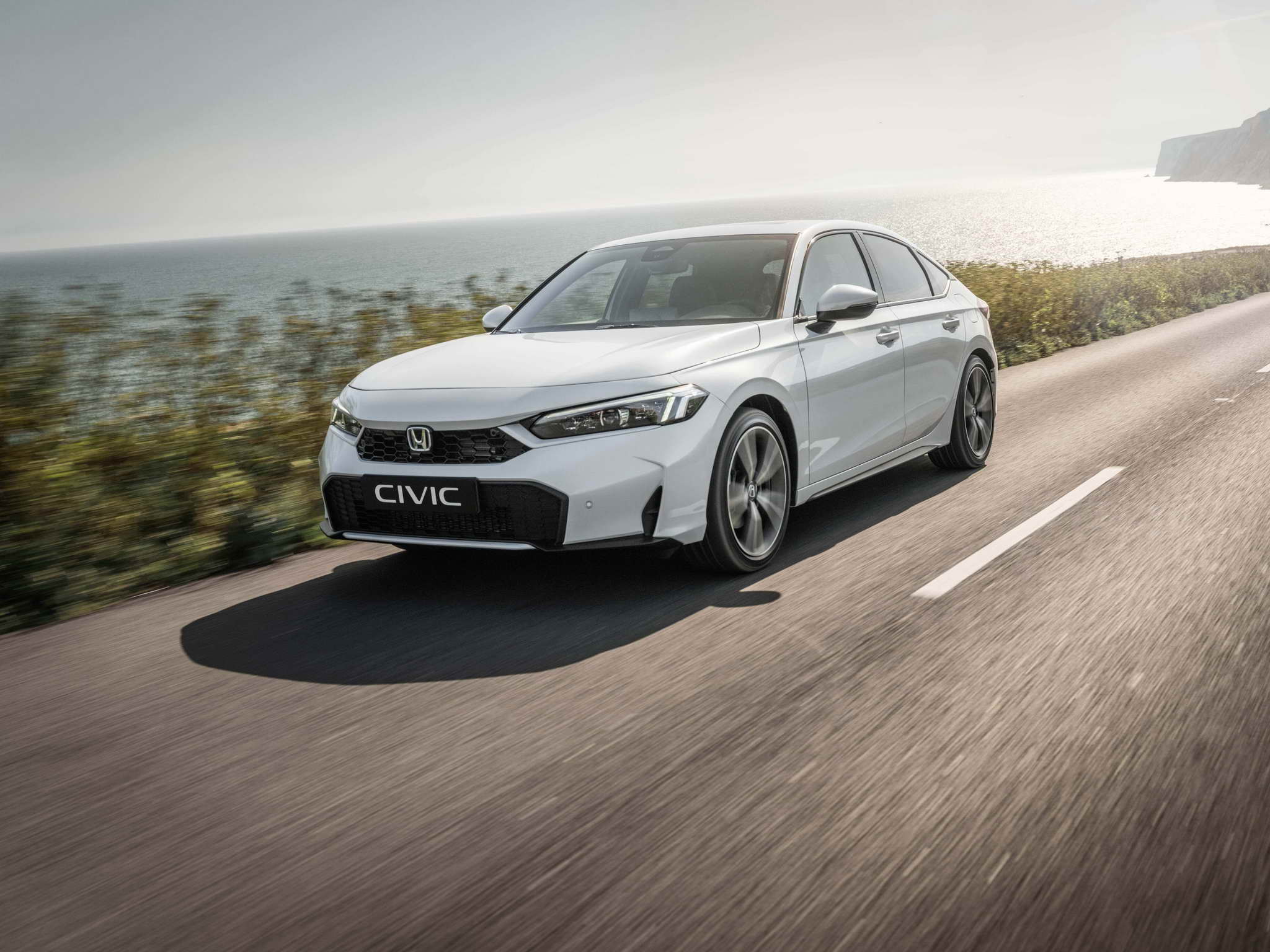 Az új Honda Civic e:Hev dinamikus külső fejlesztésekkel és kifinomultabb belső térrel érkezik.